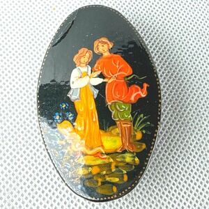 Vtg Russian Fedoskino Lacquer Brooch Hand Painted Folk Art Couple 1999 READ